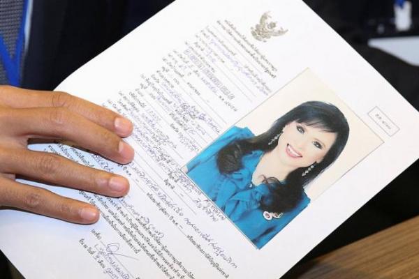 Thai Raksa Chart, yang terkait dengan mantan perdana menteri Thaksin dan Yingluck Shinawatra, mengusulkan Puteri Ubolratana sebagai kandidat perdana menteri jika bloknya muncul dengan mayoritas majelis rendah setelah pemilihan 24 Maret. 