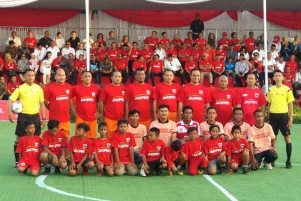 Ketua Umum PSSI Mochamad Iriawan meminta suporter untuk taat aturan dan tidak datang ke stadion jika Liga 1 serta Liga 2 Indonesia musim 2021 digelar.