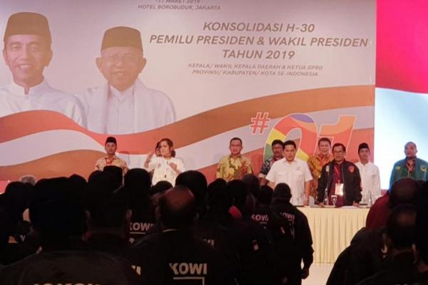 TKN Jokowi-Kiai Ma`ruf mengonsolidasikan kekuatan dengan menghadirkan 1300 orang dari kepala daerah, wakil kepala daerah, dan pimpinan DPRD dari parpol Koalisi Indonesia Kerja.