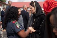 Gelar Doa Bersama, Warga Selandia Baru Pakai Jilbab