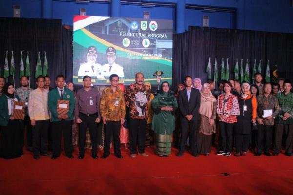 Ade Yasin pun menyampaikan bahwa dalam rangka mendorong digitalisasi sekolah, Pemerintah Kabupaten Bogor menganggarkan 65 M untuk pembelian laptop yang diberikan ke sekolah-sekolah.