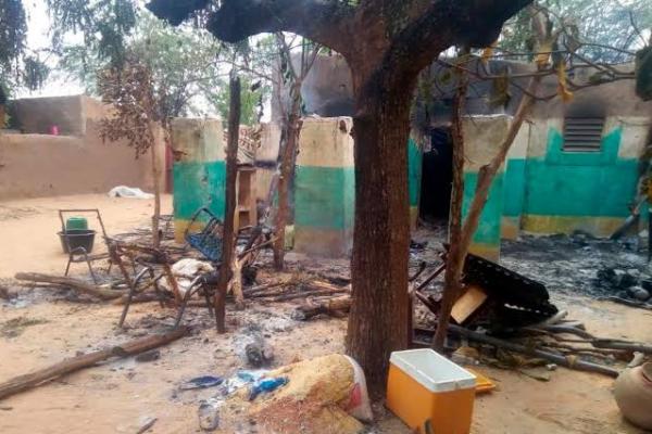 Kelompok-kelompok jihad yang terkait dengan Al Qaeda dan Negara Islam telah mengeksploitasi persaingan etnis seperti yang terjadi antara Fulani dan Donzo di Mali