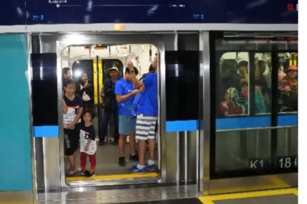 Tarif MRT Jakarta sempat tarik menarik. Hingga akhirnya telah diresmikan dengan rincinan yang telah diputuskan. Ini hasilnya.