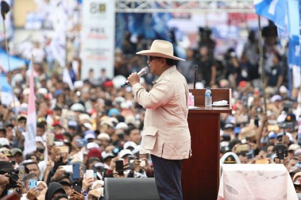 Capres nomor urut 02 Prabowo Subianto mengaku terharu karena tidak memberi kaos kepada para simpatisan masyarakat Jawa Barat yang hadir dalam kampanye.