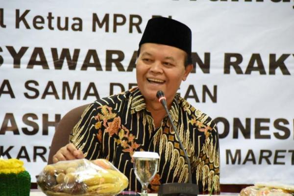 Wakil Ketua MPR RI Hidayat Nur Wahid menegaskan bahwa secara prinsip sangat tidak boleh sebab sangat penting untuk masyarakat Indonesia menjalani politik yang berprinsip dan beretika.