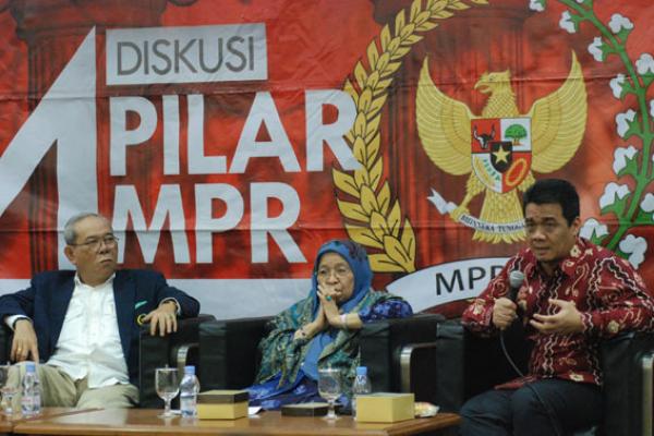 Anggota MPR Rambe Kamarul Zaman mengatakan dalam UUD dan UU disebutkan tentang pemilu yang jujur, adil, langsung, umum, bebas dan rahasia.