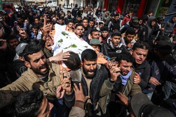 Kementerian Kesehatan Palestina mencatat, setidaknya ada 207 orang terluka selama aksi unjuk rasa itu.