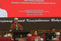 Mega Serahkan KTA PDIP untuk Habaib, Purnawirawan, Hingga Akademisi