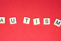 Kenali Tujuh Tanda Autisme, Seperti yang Dialami Putra Dian Sastro