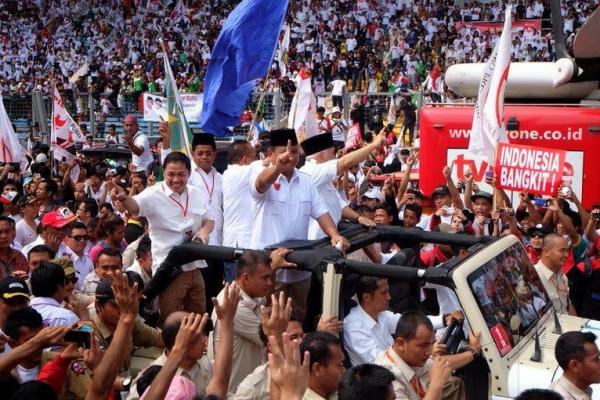 Banyaknya massa yang hadir dalam kampanye Prabowo menunjukan telah terjadi transformasi gerakan, dari gerakan yang terbungkus agama menjadi gerakan politik kongkrit, walau masih berbaju agama.