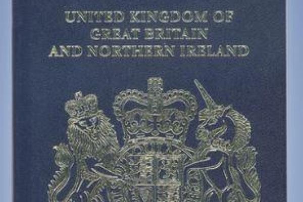 Kantor paspor pemerintah Inggris telah menghapus kata-kata Uni Eropa dari sampul depan paspor Inggris meskipun Brexit telah ditunda.