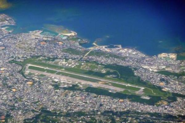 Seorang pelaut Angkatan Laut AS dan seorang wanita Jepang ditemukan ditikam hingga mati Sabtu dalam dugaan bunuh diri di sebuah apartemen di Pulau Okinawa, Jepang.
