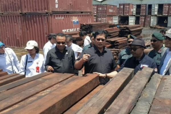 Kasus dugaan ilegal loging kayu merbau senilai 47,6 M kembali ramai diperbincangan dan segera masuk ke pengadilan.