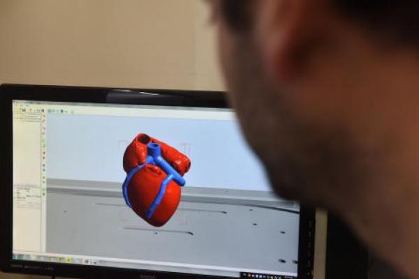 Para peneliti di Universitas Tel Aviv telah berhasil mencetak 3D jantung pertama kalinya dengan menggunakan sel-sel pasien dan bahan biologis.