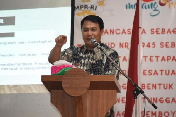 Legislator asal daerah pemilihan Malang Raya menguraikan lebih lanjut bahwa olahraga tidak hanya membuat tubuh dan mental sehat, melainkan olahraga juga kental dengan nilai-nilai filosofi.