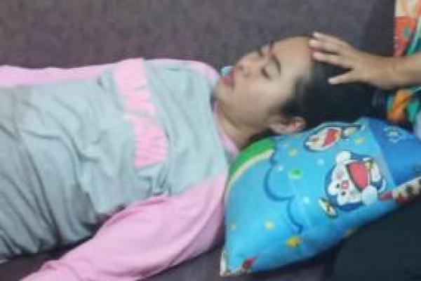 Wanita yang berumur 22 tahun itu dikabarkan sangat kelelahan saat menginput data C1 untuk 27 TPS wilayah kelurahan Sidodadi Kecamatan Wonomulyo, Polman Sul-Bar.