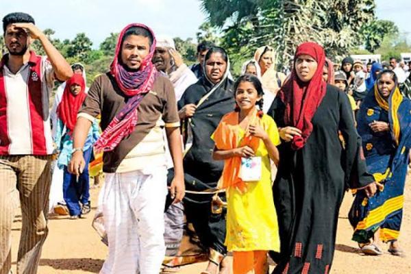 Sejumlah Muslim Ahmadi yang menetap di Negombo setelah melarikan diri dari penganiayaan di negara asal mereka telah diusir dari akomodasi mereka oleh tuan tanah