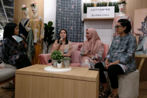 Brand lokal Cottonink kali ini memberi persembahan spesial berkolaborasi dengan fashion desainer modest Indonesia Ria Miranda.