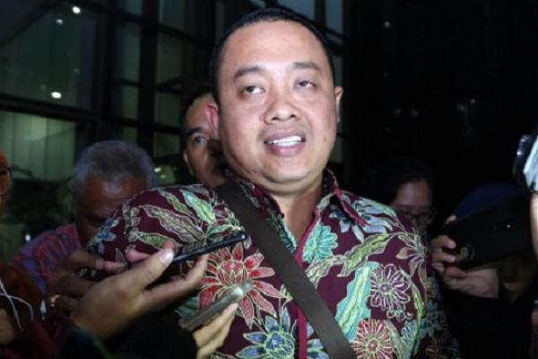 Kepala Bagian Keuangan Komite Olahraga Nasional Indonesia (KONI) Eni Purnawati menyebut telah menyerahkan Rp3 miliar untuk Miftahul Ulum selaku staf pribadi Menpora, Imam Nahrowi.