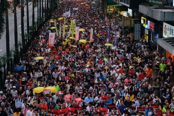 China mengutuk Amerika Serikat karena menandatangani RUU menjadi undang-undang dalam mendukung para demonstran pro-demokrasi Hong Kong
