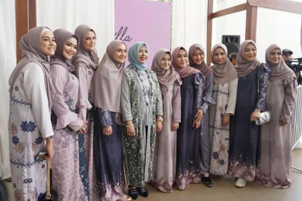 Vanilla Hijab Annual Show 2019 Menyapa Senja meluncurkan 30 koleksi dengan tajuk Kisah.