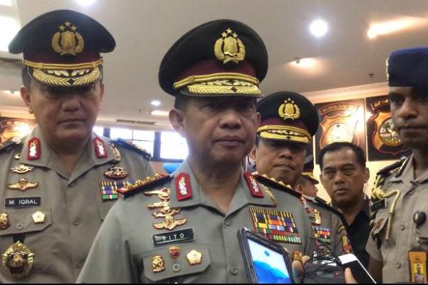 DPR menyetujui pemberhentian Kapolri Jenderal Tito Karnavian. Hal itu berdasarkan surat Presiden Jokowi yang meminta persetujuan DPR untuk pemberhentian Tito Karnavian.