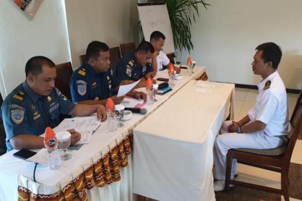 Para personel Pandu dinilai pemahamannya terkait ketentuan peraturan dan perundang-undangan terkait Keselamatan dan Keamanan Pelayaran. 