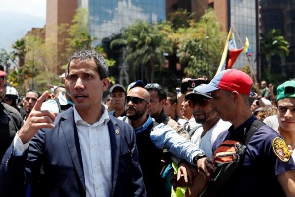 Sejak 10 Januari, Venezuela diguncang aksi unjuk rasa, saat Maduro dilantik untuk masa jabatan kedua setelah pemungutan suara yang diboikot oleh oposisi.