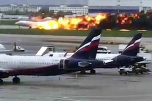 Pesawat jenis Sukhoi Superjet-100 itu terbakar setelah lepas landas dari Bandara Internasional Sheremetyevo di Moskow.