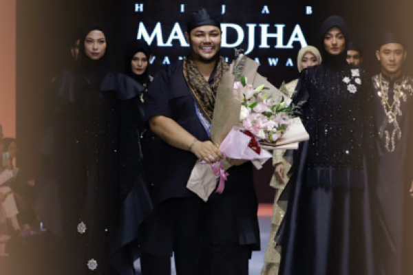 Dengan menguasai pasar lokal, kreativitas industri fashion muslim Tanah Air memiliki kekuatan lebih untuk bersaing dengan produk asing.