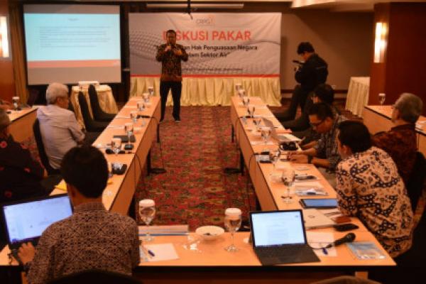 Forum diskusi bertema “Menafsirkan Hak Penguasaan Negara Dalam Sektor Air”, yang diselenggarakan Center for Regulation, Policy and Governance (CRPG) pada Kamis, 2 Mei 2019, di Hotel Atlet Century Park, Jakarta