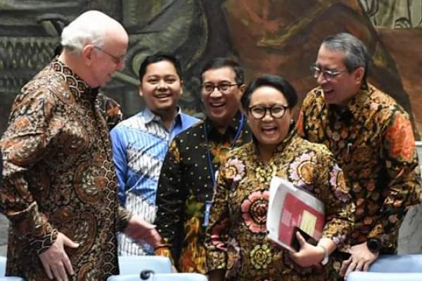 Dipilihnya batik sebagai dress code sidang DK PBB merupakan bentuk penghormatan para anggota DK PBB bagi Indonesia yang memegang Presidensi.