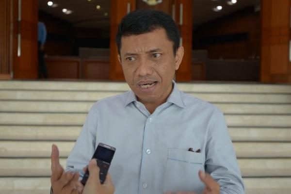 Anggota Komisi IX DPR RI Rahmad Handoyo menanggapi kebijakan Kemenhub yang menyebut calon penumpang transportasi umum tidak perlu memiliki hasil tes PCR, tetapi cukup tes cepat (rapid test).