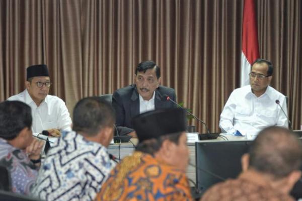 Luhut seharusnya fokus pada tugasnya mewujudkan ide Presiden Jokowi tentang tol laut.