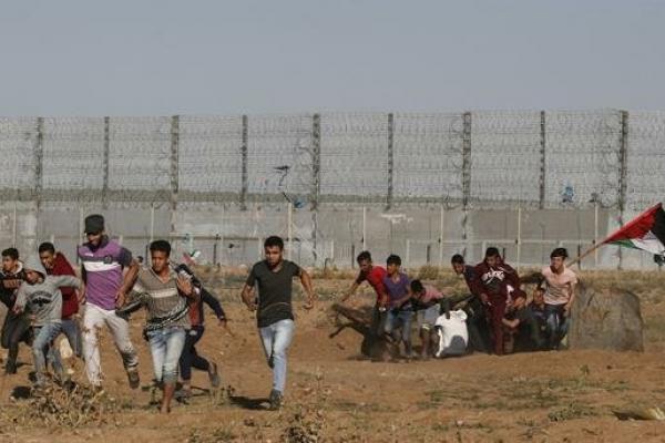Sejumlah pasukan Israel melepaskan tembakan ke Jalur Gaza, dengan alasan menembaki tersangka pria bersenjata yang mendekati pagar keamanan.