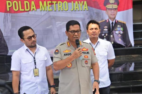 Kasus ancaman penggal kepala Jokowi terus diselidiki oleh pihak yang berwajib. Ini barang bukti yang disita.