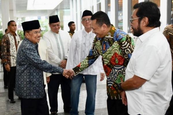Ketua DPR RI Bambang Soesatyo meyakinkan dunia usaha tidak perlu khawatir menyambut penetapan rekapitulasi penghitungan suara tingkat nasional yang akan dilakukan oleh Komisi Pemilihan Umum (KPU) pada 22 Mei 2019.