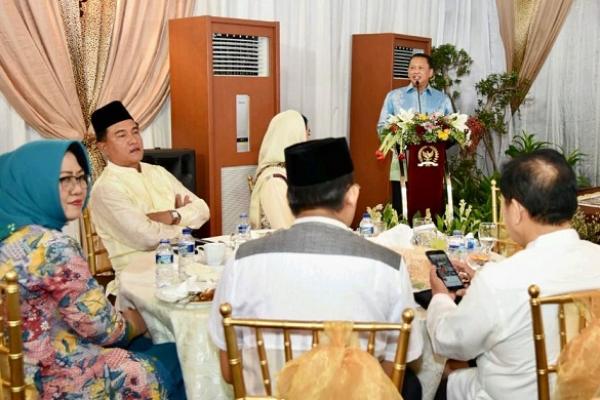 Ketua DPR RI Bambang Soesatyo mengajak kader Himpunan Mahasiswa Islam (HMI) dan Korps Alumni HMI (KAHMI) tetap setia menjaga nilai-nilai luhur keislaman dalam bingkai ke-Indonesiaan.