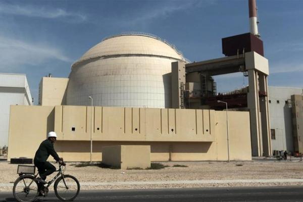 Di bawah kesepakatan nuklir, Teheran diizinkan untuk memproduksi uranium yang diperkaya rendah dengan batas 300 kg, dan menghasilkan air berat dengan cadangan sekitar 130 ton.