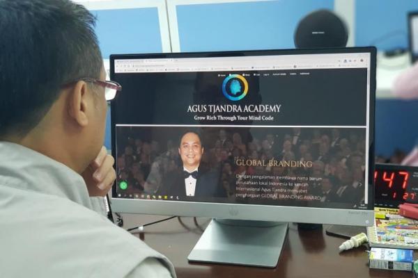 Agus Tjandra, seorang pebisnis yang telah meraih beragam penghargaan seperti Asia’s Top 10 Technopreneur, Global Branding Awards, Rekor MURI dan Rekor Bisnis sebagai pencipta cicilan online pertama di Indonesia hari ini meluncurkan Agus Tjandra Academy. 