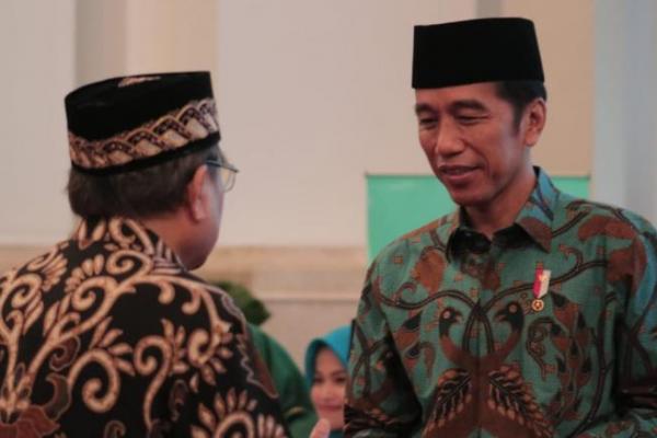 Presiden Joko Widodo (Jokowi) menganjurkan umat muslim Indonesia menunaikan zakat, infak dan sedekahnya melalui Badan Amil Zakat Nasional (Baznas).