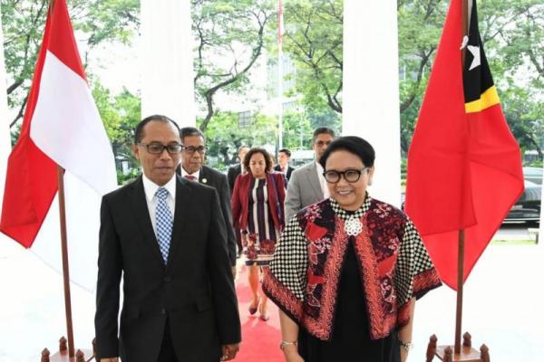 kedua Menteri membahas berbagai masalah terkait dengan kerja sama di wilayah Pasifik, negosiasi perbatasan antara Indonesia dan Timor-Leste, kerja sama bilateral dalam perdagangan dan investasi, dan dukungan pengembangan kapasitas.