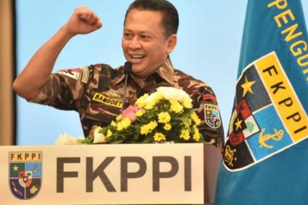 Ketua DPR RI Bambang Soesatyo (Bamsoet) menegaskan kehadiran organisasi masyarakat (Ormas) jangan sampai menjadi duri dalam daging demokrasi.