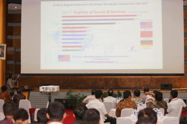 Rizal menjelaskan bahwa pada periode 1990-2017, 10 besar Negara berdasarkan nilai ekspor barang dan jasa mengalami sejumlah perubahan.