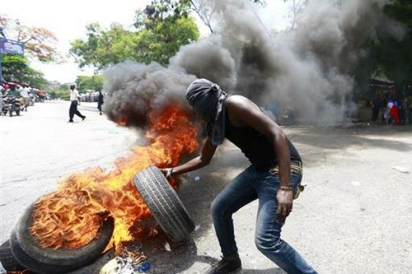 Ratusan orang di Haiti turun ke jalan-jalan di ibu kota Port-au-Prince pada Sabtu (18/05) untuk menuntut pengunduran diri Presiden Jovenel Moise yang didukung AS.