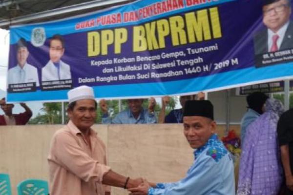 Ketum DPP BKPRMI menyampaikan kepada masyarakat salam dari H.Oesman Sapta Odang yang telah mendukung sepenuhnya bantuan tersebut