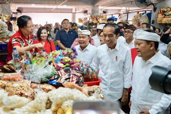 Kunjungan Presiden RI Joko Widodo ke Pasar Bandung, di Bali mendapat sambutan antusias pedagang. Seperti apa?