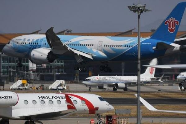 China Southern Airlines, China Eastern Airlines, dan Air China akan menuntut ganti rugi dari raksasa kedirgantaraan Amerika itu menyusul perang dagang Amerika Serikat (AS)-China.