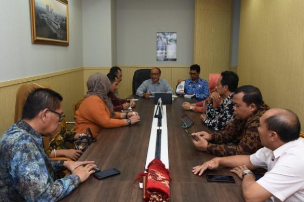 Kepala Bagian Sekretariat Musyawarah Pimpinan Sekretariat Jenderal (Setjen) dan Badan Keahlian (BK) DPR RI Restu Pramojo menerima kunjungan konsultasi DPRD Kota Mojokerto.