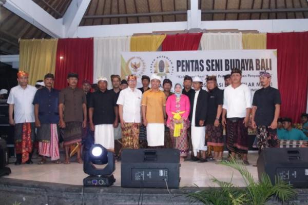 Majelis Permusyawaratan Rakyat (MPR) bekerjasama dengan Yayasan Kesenian Bali adalah penyelenggara pentas seni budaya yang merupakan kolaborasi tradisi prembon dengan penyanyi Bali